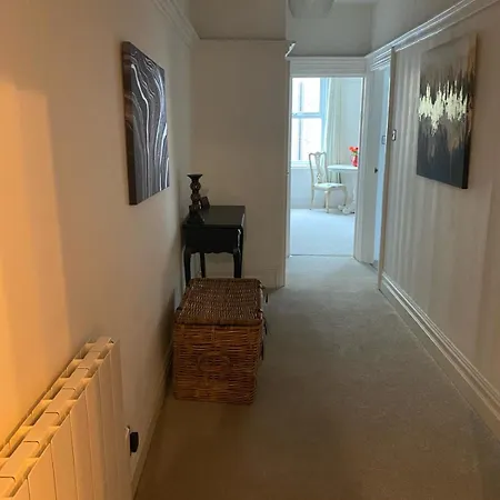 North Street Flat * Бристоль